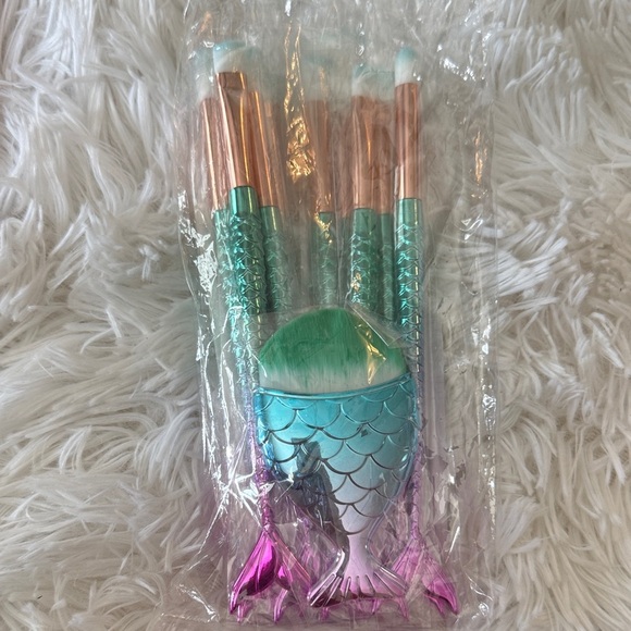 Mermaid-Themed Makeup Brush Set - Blue and Pink - Picture 1 of 1